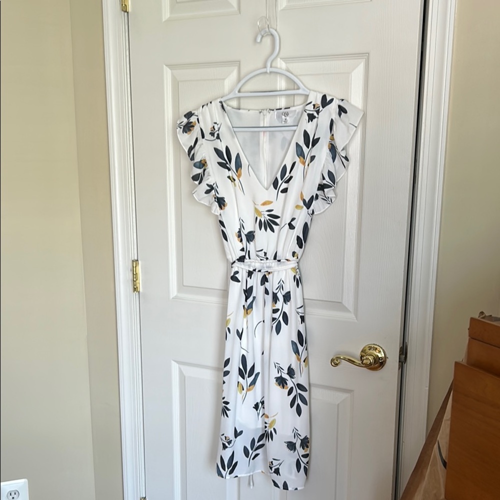 Q&A EUC Floral White Dress with Ruffle Sleeves